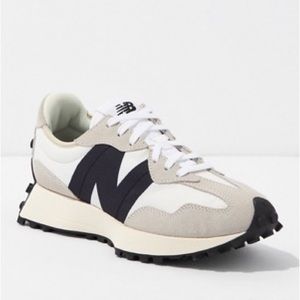 New Balance Women's 327 Sneaker Women’s size 7